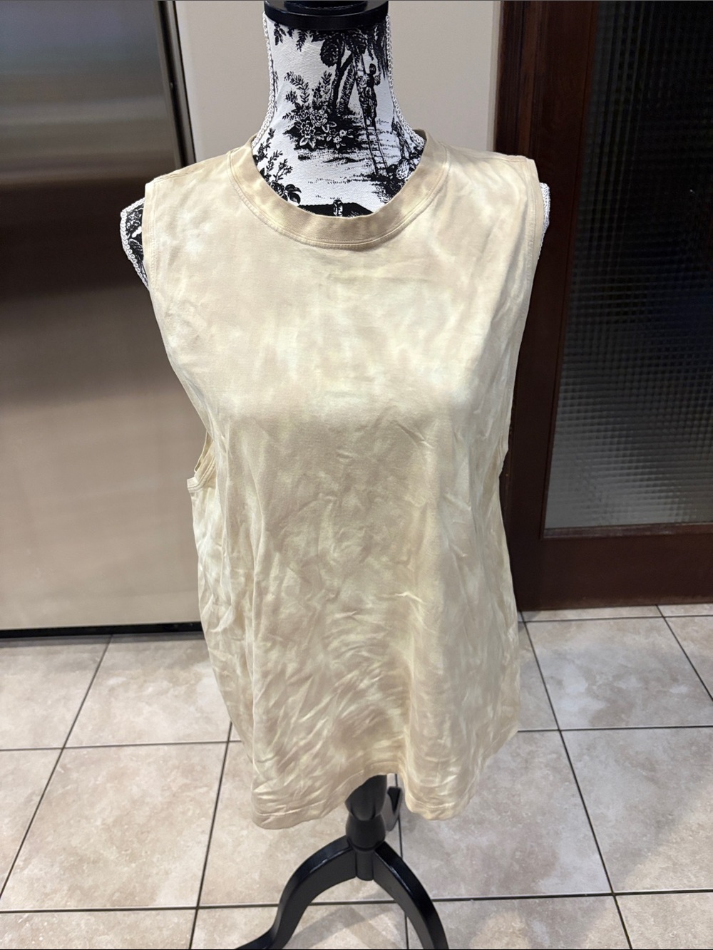 lululemon athletica Sleeveless Crewneck Tank - Light Cream